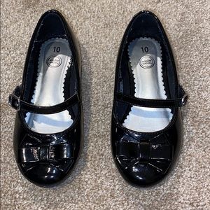 Black dress shoes